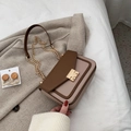 Zweifarbige Retro-Umhängetasche in Dunkelbraun und Beige mit goldener Metallschnalle - Kaffeebraun