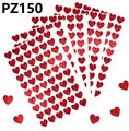Nahaufnahme glitzernder roter Herzaufkleber mit vier Bögen und lose verteilten Teilen - Roter Glitzer (PZ150) / 10 Blatt/Packung