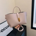Borsa tote in pelle rosa martellata con fibbia dorata e tracolla regolabile per donna - Rosa Antico
