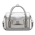 Moderne silberne Handtasche mit GOIH '2DN' Prägung und verstellbarem Schulterriemen - Silber