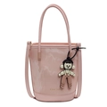 Sac seau rose clair minimaliste avec poignées rondes et détails de logo doré - Rose (Avec Pendentif Rose)