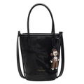 Bolso cubo negro minimalista con letras doradas, asa superior y lindo accesorio colgante de muñeca - Negro (Con Colgante Marrón)