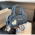 Borsa Boston da motociclista in denim blu con borchie argentate e specchio a cuore - Taglia unica / Blu