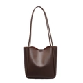 Σκούρα καφέ ρετρό τσάντα tote από δέρμα με δομημένο σχέδιο και λεπτούς ιμάντες ώμου - Καφέ