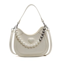 Bolso tipo silla de piel charol blanco crema con cadena de perlas y detalle de corazón - Blanco Roto