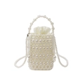 Mini Perlen-Eimertasche mit weißem Satinfutter und praktischem langem Schultergurt - Weißer Kunstperlen-Stil / Weiß