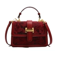 Elegante borsa a mano rossa in ecopelle con ricami farfalla 3D e fibbia in metallo dorato - Rosso