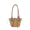 Minimalistische Strohtasche mit braunen Lederriemen und weißem Kordelzug-Futter - Klein / Khaki
