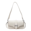 Elegante bolso bandolera crema con textura tejida y hebilla de metal plateado - Blanco Roto