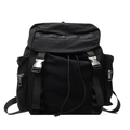 Mochila ligera de nailon negro con hebillas plateadas dobles y diseño de varios bolsillos - Negro