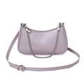 Bolso de hombro lila brillante con cadena de corazón plateada y correa de cuero - Morado