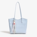 Borsa tote celeste capiente in ecopelle con ciondolo intrecciato e spalline sottili - Con Ciondolo / Blu