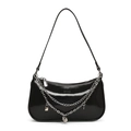 Bolso sobaco de charol negro con cadena plateada y colgantes de corazón - Negro