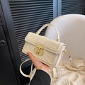 Sac boîte crème motif crocodile élégant avec fermoir doré et bandoulière amovible - Blanc