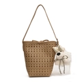Sac seau marron découpé au laser avec motifs géométriques et breloque chien en peluche - Sans pendentif / Khaki