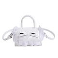Piccola borsa a mano bianca con fiocco, bordo in pizzo e tracolla regolabile in ecopelle - Bianco