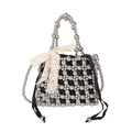 Borsa a mano con perle argentate, pochette in raso nero e fiocco in pizzo bianco - Argento