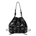 Sac seau noir brillant avec clous argentés, cordon de serrage et bandoulière chaîne - Noir