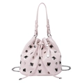 Sac seau rose avec clous argentés et bandoulière chaîne vue de face complète - Rose