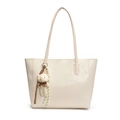 Borsa tote bianco crema motivo coccodrillo con ciondolo orsetto e manici lunghi - Bianco