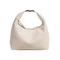 Bolso hobo chic de cuero trenzado beige con cierre plateado y silueta moderna de media luna - Blanco Roto