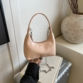 Minimalist beige patent leather bucket bag with silver chain strap and zip closure - Pink (No Charm)