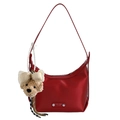 Glänzende rote Hobo-Schultertasche mit Logo-Plakette und süßem Plüschbär-Anhänger - Mit Anhänger / Rot
