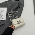 Mini sac bandoulière blanc matelassé avec fermoir cœur et chaîne argent - Petit / Blanc