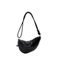 Bolso de hombro de media luna negro minimalista con acabado plisado brillante y dije de bola - Negro