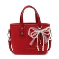 Bolso tipo cubo rojo para mujer con colgante de encaje de perlas y remaches plateados - Con Colgante / Burdeos