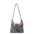 Umhängetasche aus blauem Canvas und braunem Leder mit Kettendetails und Bärenanhänger - Mit Anhänger / Denim-Blau