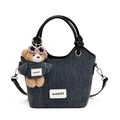Bolso cubo de mezclilla azul oscuro con asas negras y colgante de oso de peluche - Con Colgante / Azul con Negro