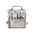 Silberner Metallic-Rucksack mit Schleife, Perlenanhänger und strukturierter Optik - Silber