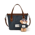 Bucket bag van blauwe denim met bruine leren handvatten en een kleine beer hanger - Groot Met Hanger / Bruin