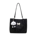 Bolso tote negro grande de mariposa en cuero arrugado con colgante de nube - Negro