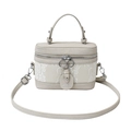 Cremefarbene Box-Tasche mit floralen Spitze-Details und Lederriemen für Eleganz - Gebrochenes Weiß