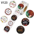 Weihnachtsaufkleber auf Rolle mit Kranz-, Rentier- und Weihnachtsmann-Motiven - Weihnachtsthema Muster (V123)