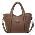Sac seau en cuir grainé marron foncé avec anses et détail de patch triangulaire - Kaki