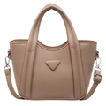 Sac seau beige avec texture litchi et bandoulière réglable en style cabas tote - Abricot