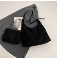 Set borsa a secchiello in pelle scamosciata nera con pochette e tracolla in pelle regolabile - Nero