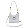 Bolso bandolera blanco con grabado de serpiente, hebilla negra y cadena dorada - Blanco Roto