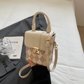 Mini bolso bandolera acolchado en beige y marrón con cierre de rosca dorado - Sin colgante / Blanco Roto Sin Colgante