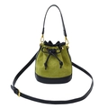 Groene suède bucket bag met ruitpatroon, zwart leren randen en goudkleurige hardware - Groen