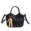 Borsa a mano nera intrecciata con ciondolo in perle di legno e tracolla regolabile - Nero Con Pendente