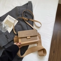 Borsa quadrata kaki con tracolla larga in tessuto e cinturino in pelle - Marrone