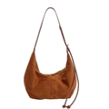Borsa hobo in pelle scamosciata marrone con tracolla regolabile e design a mezza luna - Marrone
