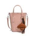 Borsa a secchiello rosa in ecopelle con ciondolo a orsetto e tracolla regolabile - Con Ciondolo / Rosa