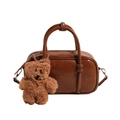 Sac bowling vintage en cuir PU marron avec charm ours en peluche et poignées - Avec Pendentif / Brun Jaune