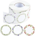 Nahaufnahme von 500 runden Kraftpapier-Blumenaufklebern auf Rolle zum Versiegeln - Weißer Blumenkranz (T121)