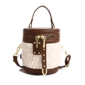 Bolso tipo cubo bicolor en marrón y beige de piel sintética con elegantes herrajes dorados - Estilo Patchwork de Peluche Blanco Roto / Blanco